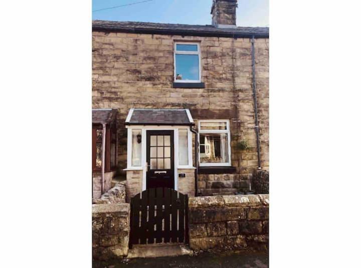 Boutique Cottage In The Heart Of Buxton Town Екстериор снимка